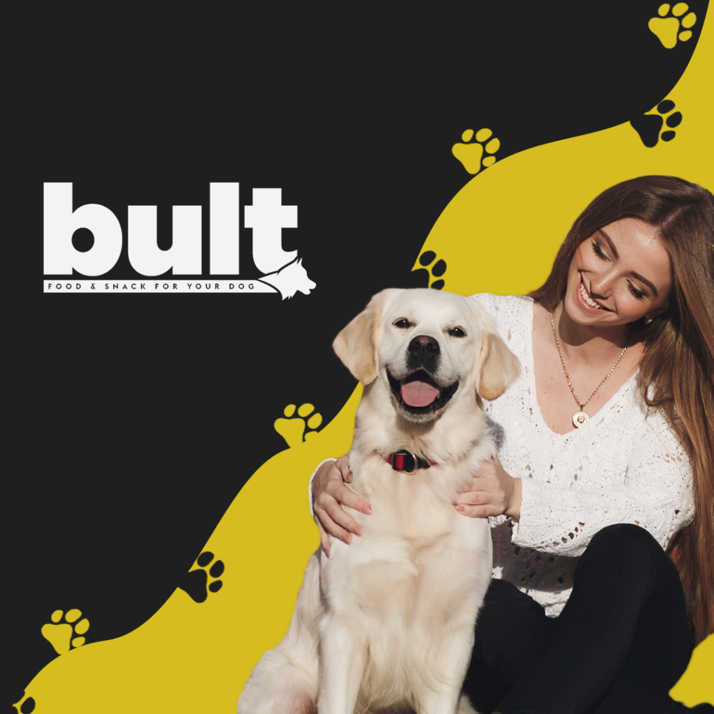Bult - uśmiechnięta kobieta z uśmiechniętym psem